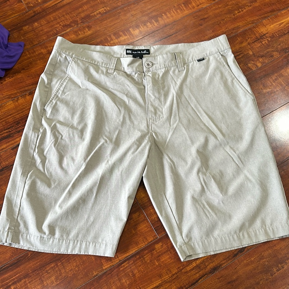 Travis Mathew shorts size 38